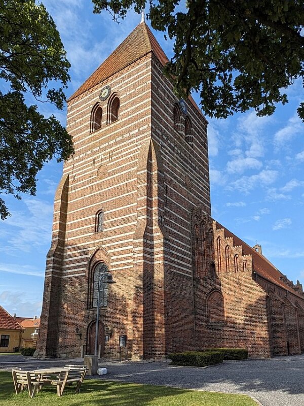 Dviračiu pere Daniją. Stege bažnyčia