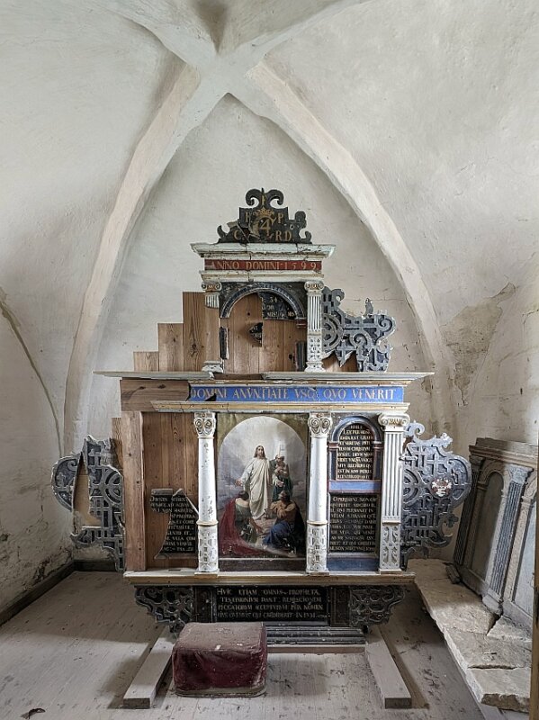 Dviračiu pere Daniją. Stevns Klint bažnyčios altorius