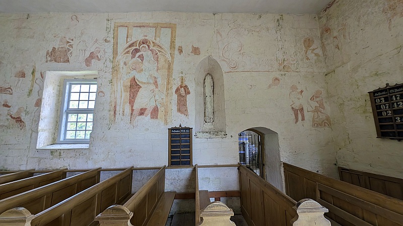 Dviračiu pere Daniją. Stevns Klint bažnyčios freskos
