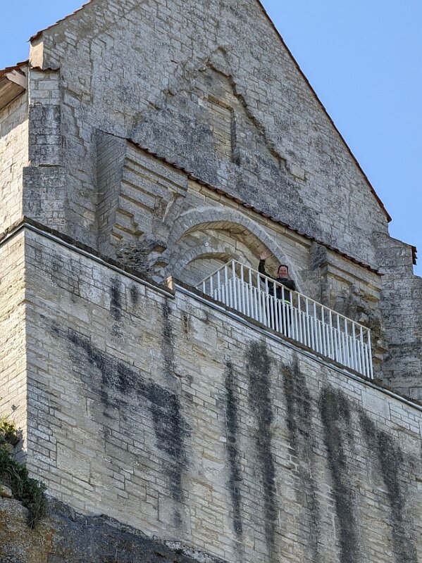 Dviračiu pere Daniją. Sutvirtinta Srevns Klint bažnyčios dalis