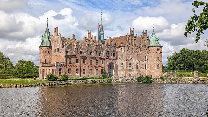 Dviračiu per Daniją. Egeskov pilis